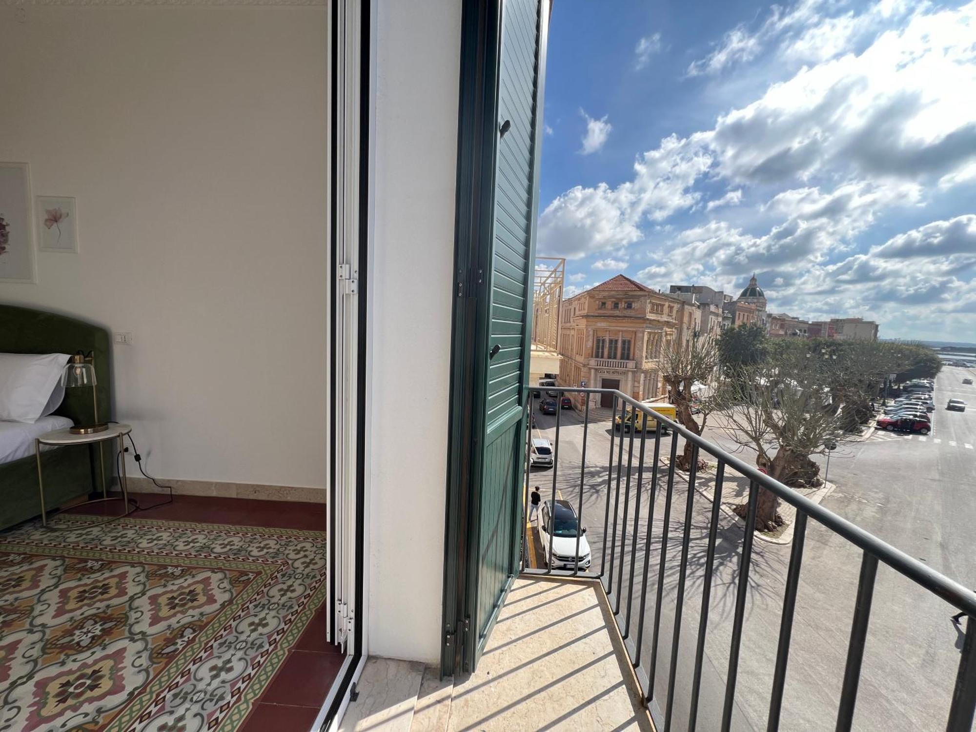 Capitano Apartments - Trapani City Centre Экстерьер фото